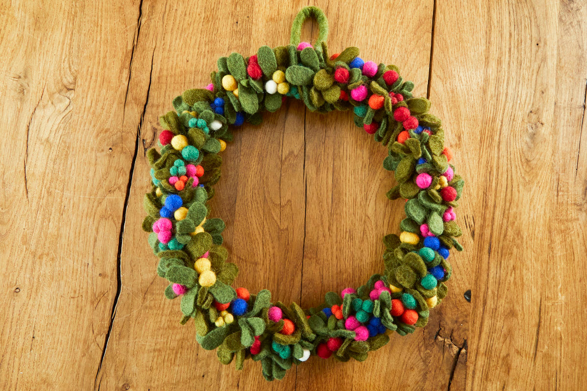 bunter Adventskranz aus Filz, Türkranz zu Weihnachten – FeelzDeutschland