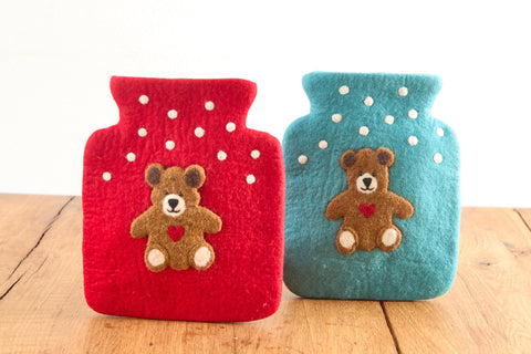 Wärmflasche Bär für Kinder, rot oder blau aus Wolle (Merino), gefilzt