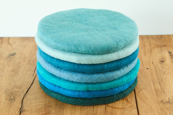 Sitzkissen aus Filz (100% Wolle) rund , 35cm, Blautöne - fair gehandelt