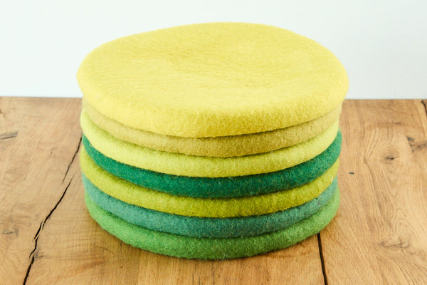 Sitzkissen aus Filz (100% Wolle) rund , 35cm, Grüntöne - fair gehandelt