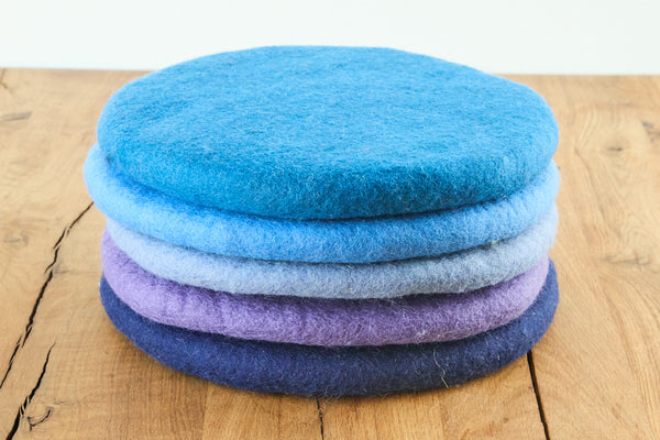 Sitzkissen aus Filz (100% Wolle) rund , 35cm, Blautöne - fair gehandelt
