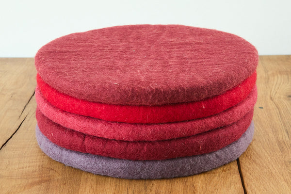 Sitzkissen aus Filz (100% Wolle) rund , 35cm, Gelb-, Rot- und Orangetöne - fair gehandelt
