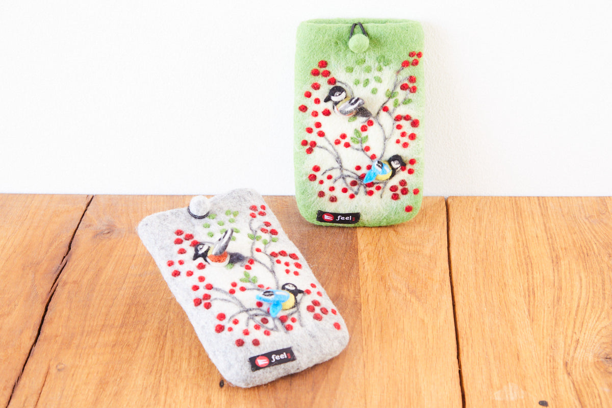 Schutzhülle für Smartphone aus Filz 13x20 cm ,Vögel, Beeren, grün, natur, Handyhülle, Hülle für Telefon