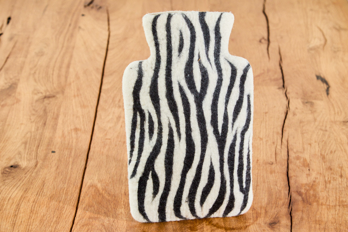Wärmflasche Zebra-Design aus Wolle (Merino), gefilzt