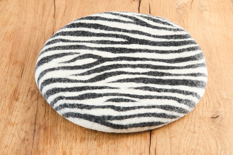Sitzkissen aus Filz (100% Wolle) rund 35cm Zebradesign