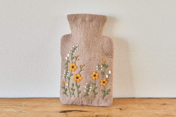 Wärmflasche "Wiesenblüte" – Handgefilzte Filz-Wärmflasche aus 100 % Wolle (Merino) | 1,8 Liter | in 3 Farben