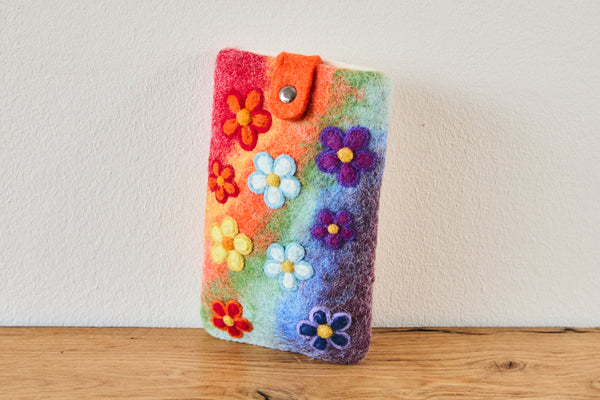 feelz Handyhülle "Happy Flowers" aus 100 % Wolle