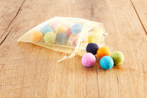 SONDERPOSTEN Bunte Filzkugeln 500 oder 1.000 Stück, Durchmesser ca. 2,7 cm - Handarbeit