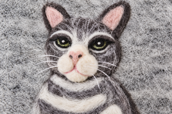Filz Täschchen Katze „Samtpfote“ | graue Katze | Reißverschluss Täschchen aus Wolle | handgefilzt | Geschenk für Katzenliebhaber