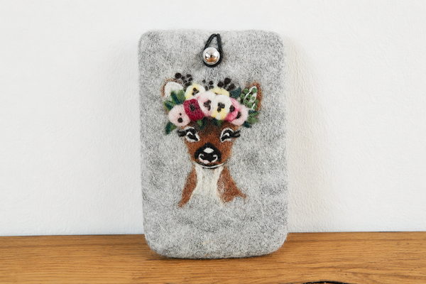 feelz Handyhülle Phone Cover Reh mit Blumen in natur