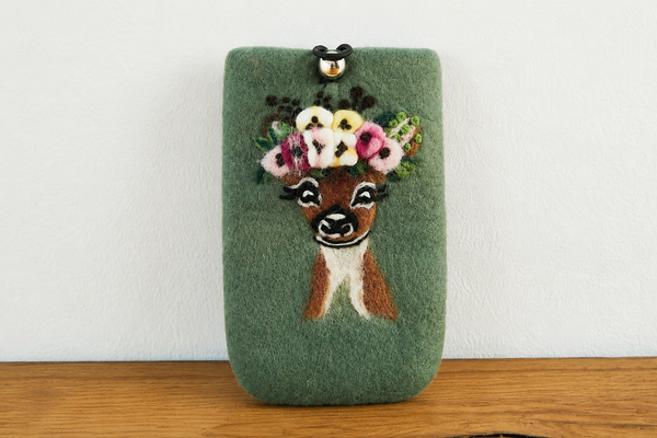 feelz Handyhülle Phone Cover Reh mit Blumen in farn