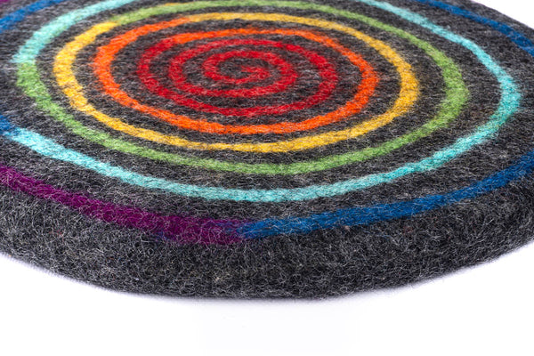 Sitzkissen aus Filz (100% Wolle), Spirale bunt, rund 35cm - fair gehandelt