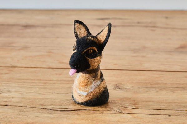 Filztier Eierwärmer Schäferhund, Hund aus Filz – handgefertigt aus 100 % Wolle (Merino), Geschenk für Hundeliebhaber, Fair Trade