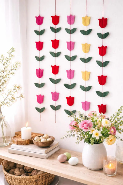 Bunte Filzgirlande mit Tulpen