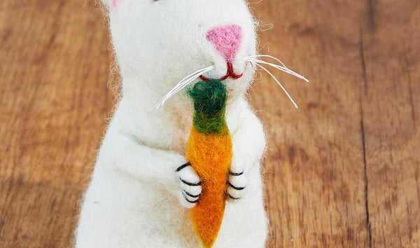 feelz Eierwärmer Hase mit Möhre nah