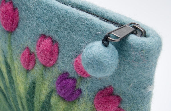 Filztäschchen Tulipa – kleiner Geldbeutel & Kosmetiktasche aus Filz, handgemacht
