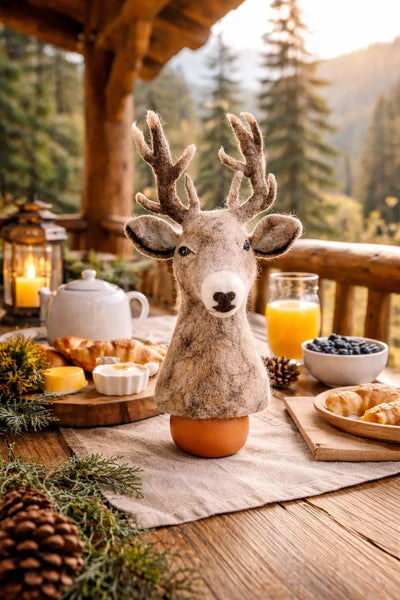 feelz Eierwärmer Hirsch auf Tisch