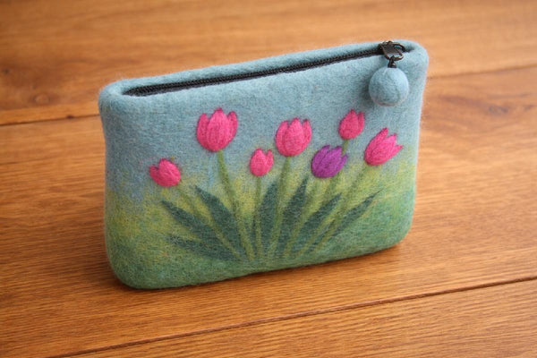 Filztäschchen Tulipa – kleiner Geldbeutel & Kosmetiktasche aus Filz, handgemacht