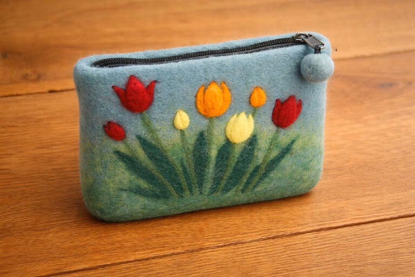 Filztäschchen Tulipa – kleiner Geldbeutel & Kosmetiktasche aus Filz, handgemacht