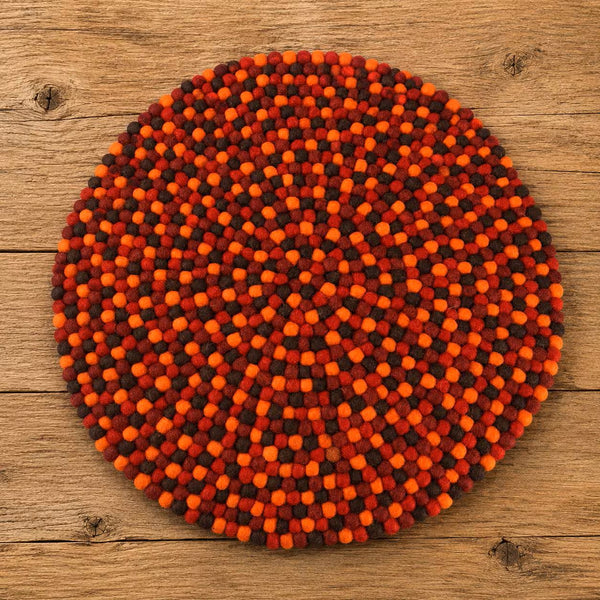 feelz Sitzkissen aus Filzkugeln rot/orange