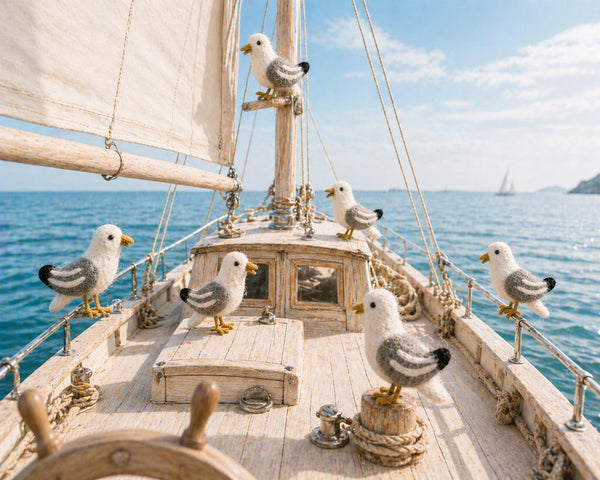feelz Möwe aus Filz Hänger auf Boot