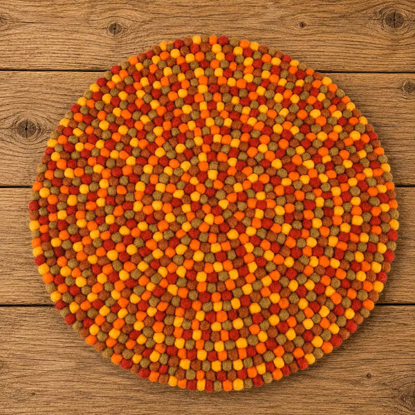 feelz Sitzkissen aus Filzkugeln orangetöne