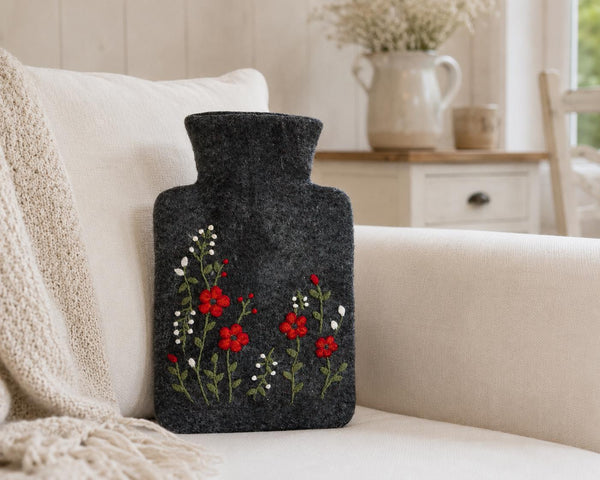 Wärmflasche "Wiesenblüte" – Handgefilzte Filz-Wärmflasche aus 100 % Wolle (Merino) | 1,8 Liter | in 3 Farben