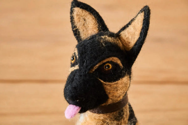 Filztier Eierwärmer Schäferhund, Hund aus Filz – handgefertigt aus 100 % Wolle (Merino), Geschenk für Hundeliebhaber, Fair Trade