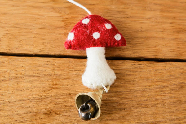 feelz Filzgirlande Waldtiere  Fliegenpilz und Glöckchen nah