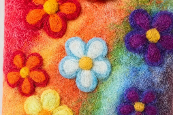 feelz Täschchen "Happy Flowers" aus 100 % Wolle nah