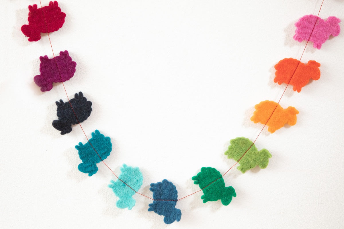 feelz - Schaf-Girlande aus Filz, bunt, Handarbeit