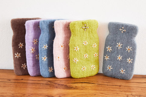 Handyhülle aus Filz rosa lila grün blau grau mit Blumen, Handarbeit