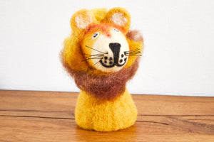 Eierwärmer Löwe, Tierfigur aus Filz, Ostergeschenk