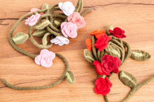Blumengirlande, Blütenband aus Filz (Wolle), Rose, rot-orange, rosé-malve
