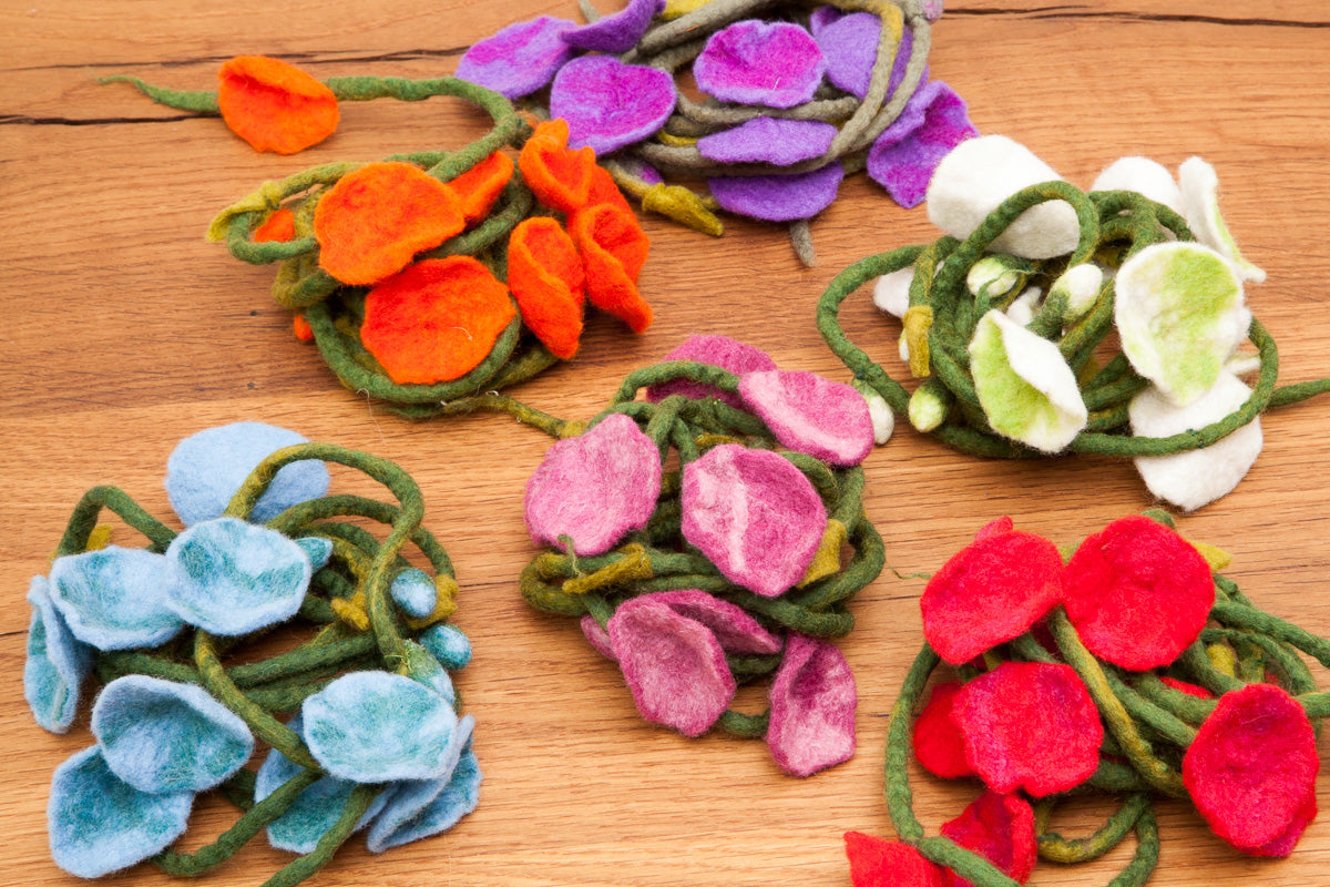 Blumengirlande, Blütenband aus Filz (Wolle), rot, lila, blau, orange, bunt