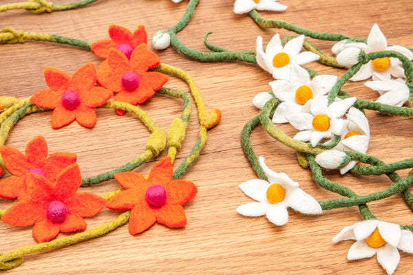Blumengirlande, Blütenband aus Filz (Wolle), Narzisse