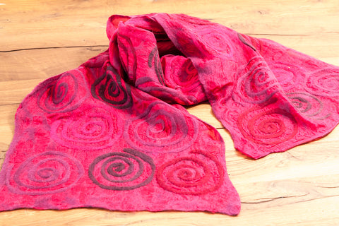 feelz - Seidenschal mit Merinowolle rot mit dunkelroten Spiralen - Handarbeit