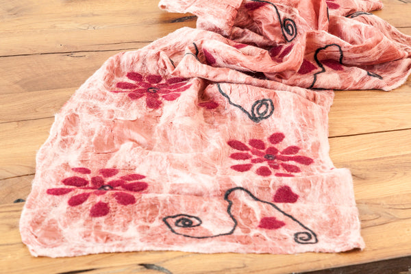 feelz - Seidenschal lachs mit gefilzten Blumen und Herzen in rosa aus Merinowolle - Handarbeit