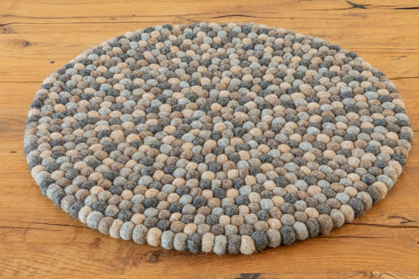 Teppich aus Filzkugeln, rund oder eckig, natur, grau, weiß, Handarbeit auf Bestellung