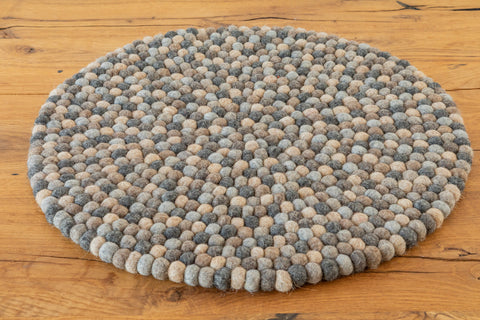 Teppich aus Filzkugeln, rund oder eckig, natur, grau, weiß, Handarbeit auf Bestellung