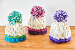 Strickmütze aus Wolle, Wollmütze weiss/bunt mit Bommel- Handarbeit