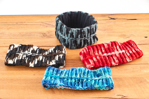 Gestricktes Stirnband aus Wolle, mehrfarbig, breit - Handarbeit