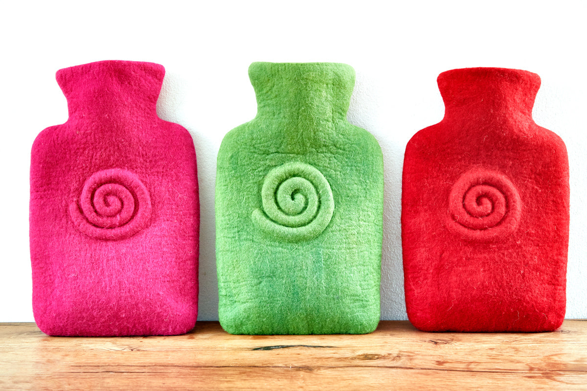 feelz - Wärmflasche aus Filz mit Spirale, grün, rot oder pink - Handarbeit