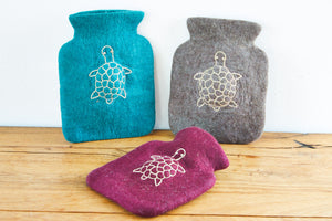 feelz - Wärmflasche für Kinder, Schildkröte, Bezug aus Filz in lila, petrol oder grau - Handarbeit