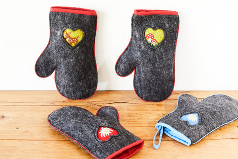 feelz - Ofenhandschuh, anthrazit mit verschiedenen Motiven - Edelweiß, Pilze, Reh - Handarbeit