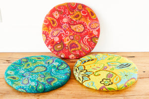 feelz - Sitzkissen aus Filz, rund 35cm, mit Stoff im Paisley-Muster - Handarbeit
