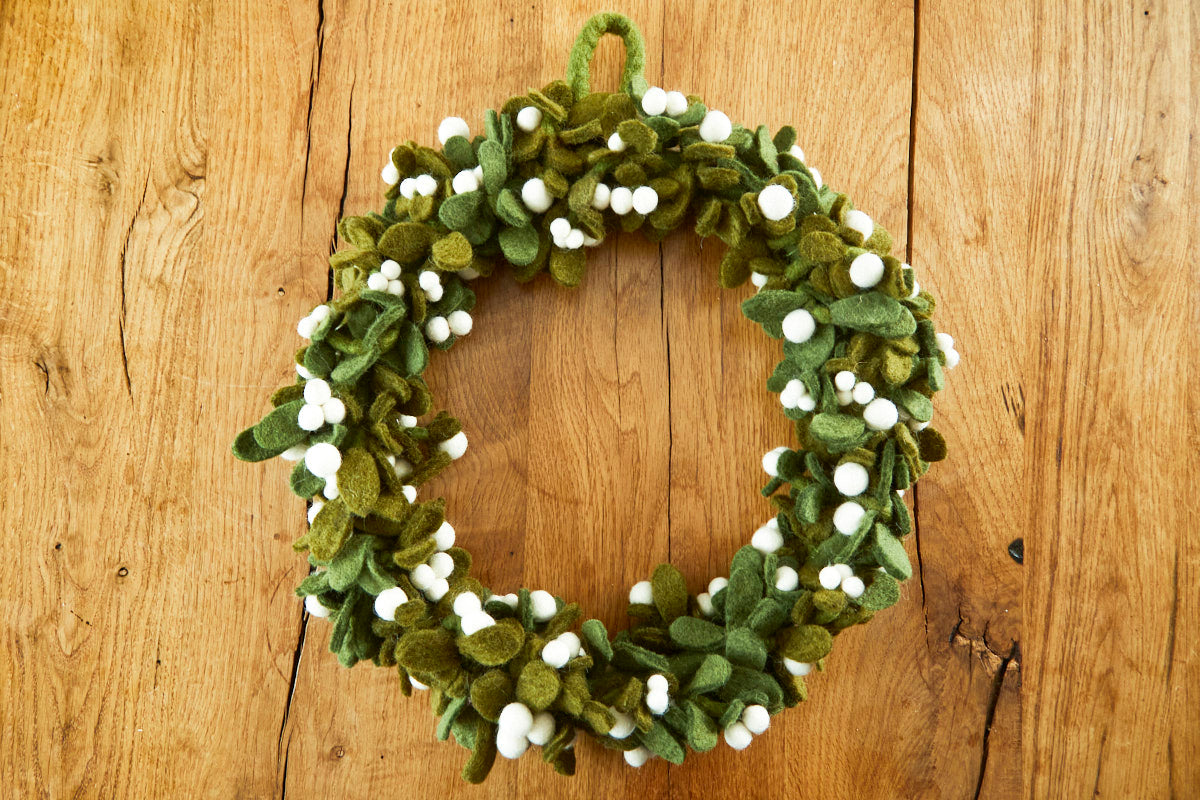 feelz - Mistelkranz, weihnachtlicher Türkranz aus Filz, weiß, grün - Handarbeit