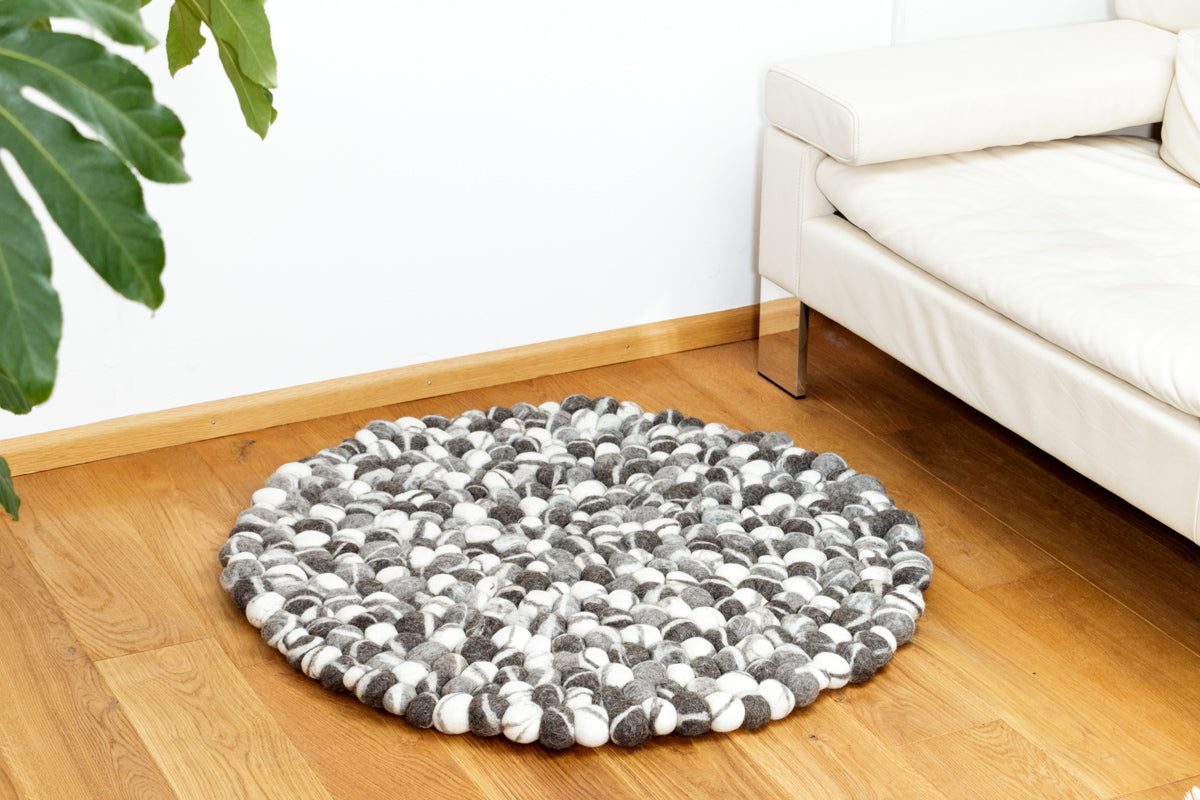 Teppich aus Filzkugeln, rund oder eckig, Kieselstein, natur, grau, weiß, Handarbeit auf Bestellung