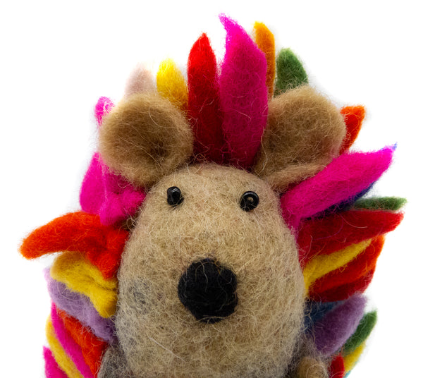 feelz - gefilzter Igel mit bunten Stacheln, Material Wolle
