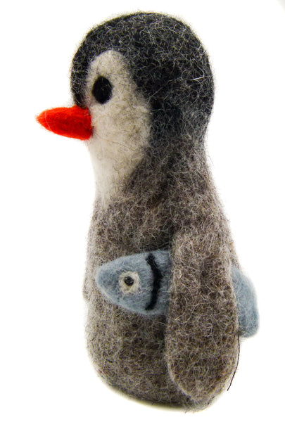 Eierwärmer Pinguin mit Fisch, Tierfigur aus Filz, Ostergeschenk
